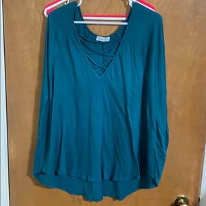 cute casual top // criss-cross neck